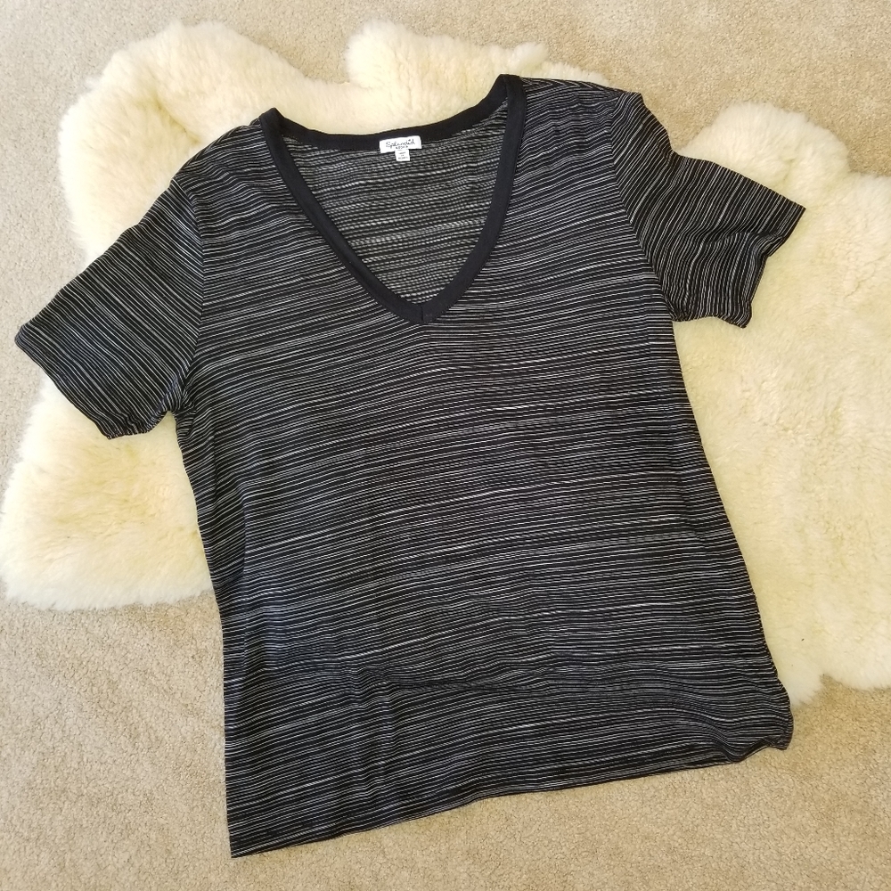 Splendid v neck t shirt